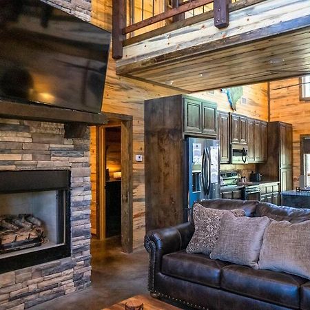 The Big Tex Luxury Cabin Is Epic Broken Bow Eksteriør billede