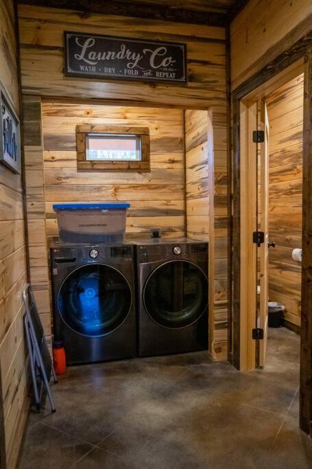 The Big Tex Luxury Cabin Is Epic Broken Bow Eksteriør billede
