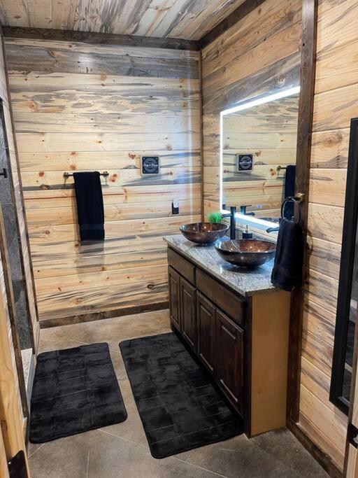 The Big Tex Luxury Cabin Is Epic Broken Bow Eksteriør billede