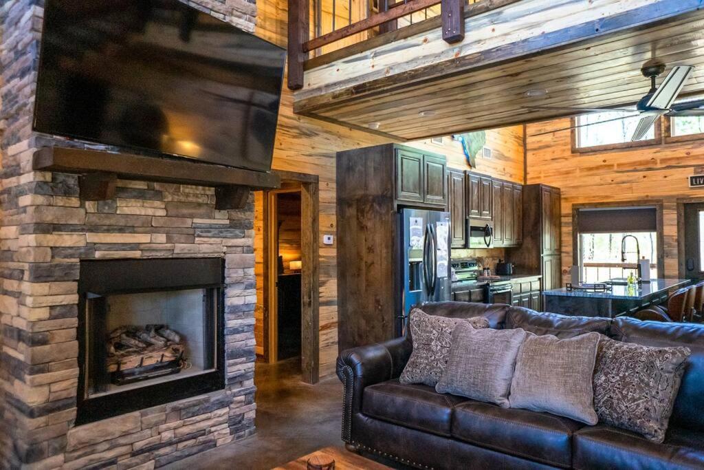 The Big Tex Luxury Cabin Is Epic Broken Bow Eksteriør billede
