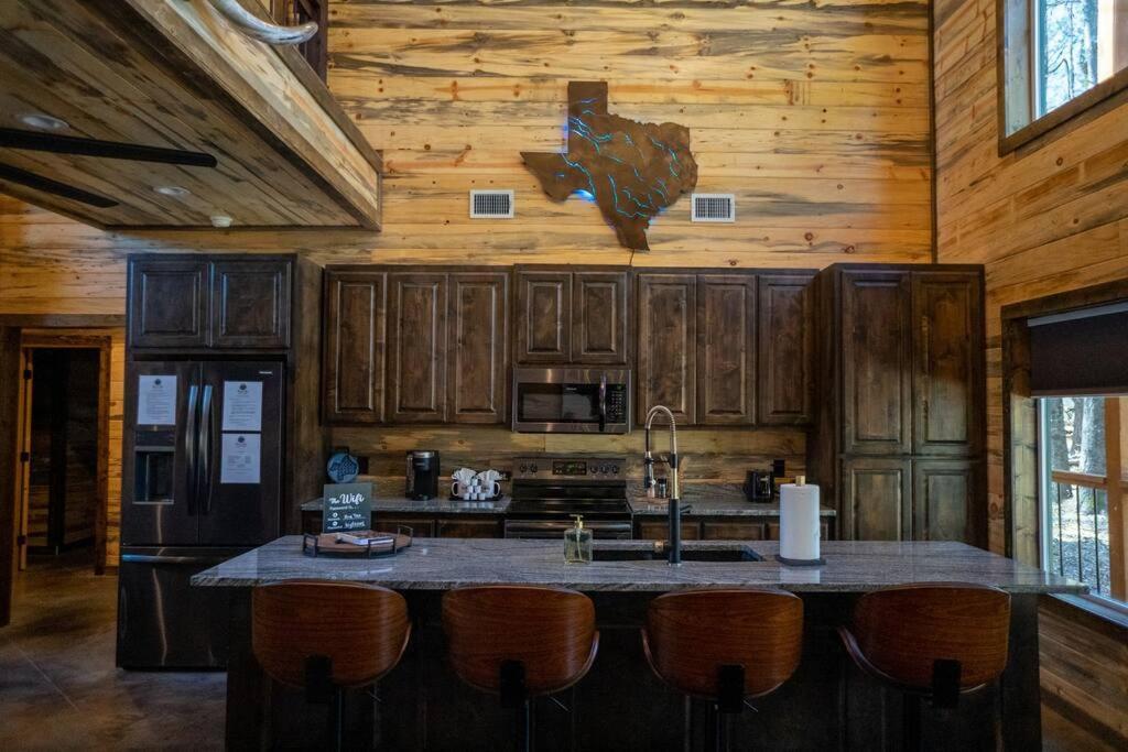 The Big Tex Luxury Cabin Is Epic Broken Bow Eksteriør billede