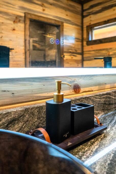 The Big Tex Luxury Cabin Is Epic Broken Bow Eksteriør billede