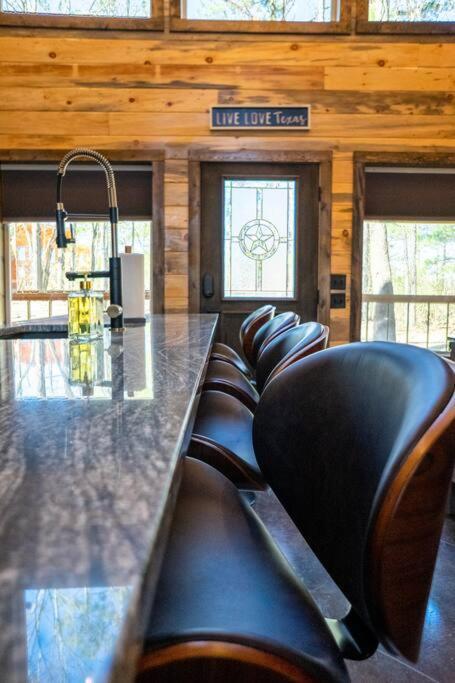 The Big Tex Luxury Cabin Is Epic Broken Bow Eksteriør billede
