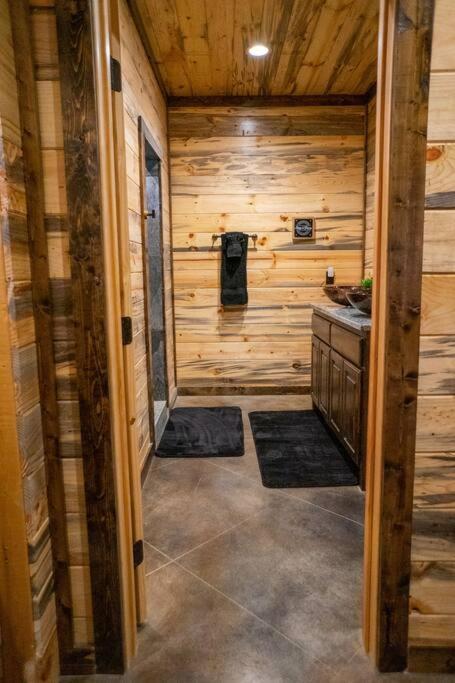The Big Tex Luxury Cabin Is Epic Broken Bow Eksteriør billede