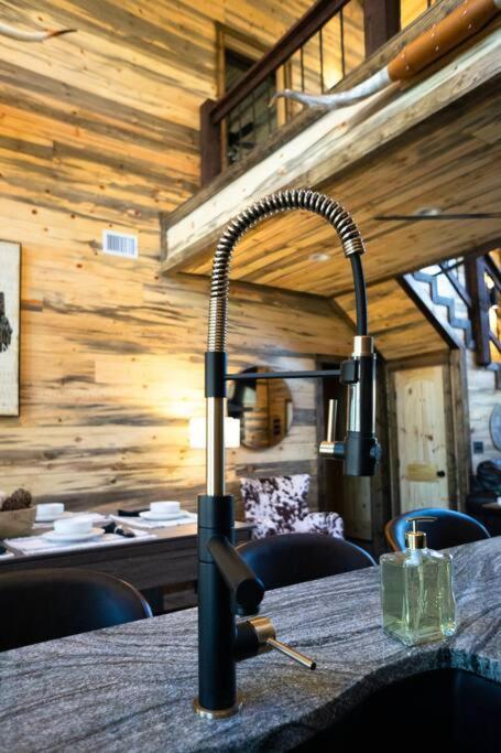 The Big Tex Luxury Cabin Is Epic Broken Bow Eksteriør billede