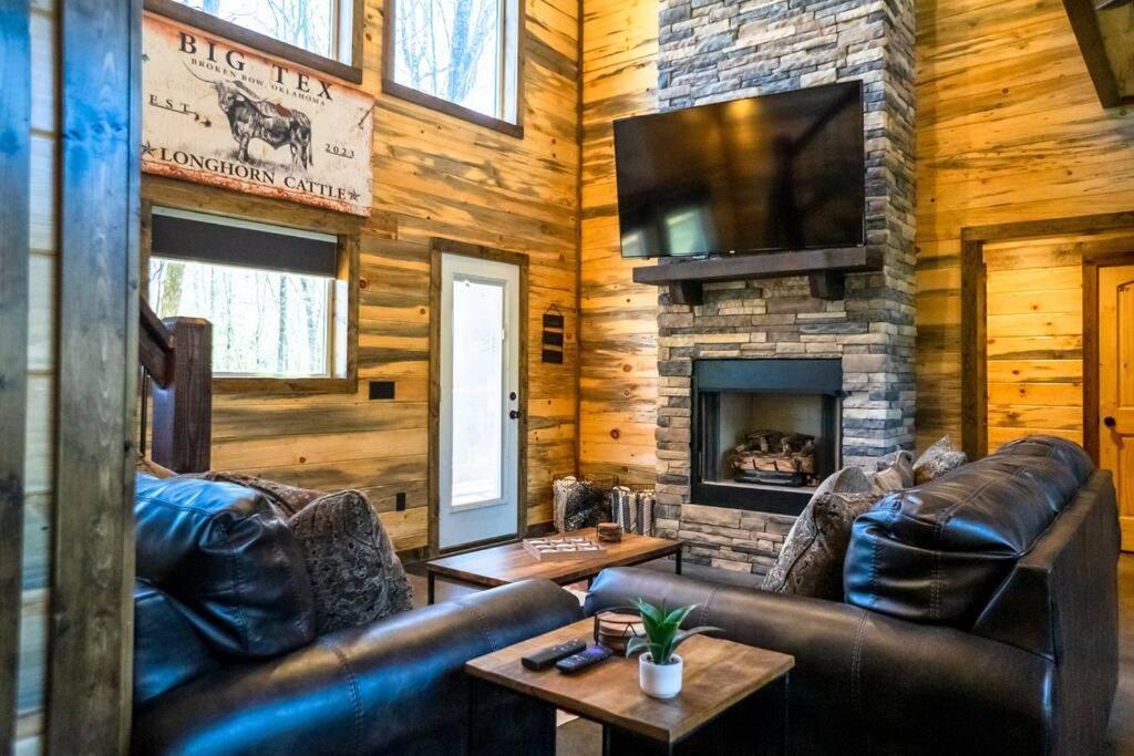 The Big Tex Luxury Cabin Is Epic Broken Bow Eksteriør billede