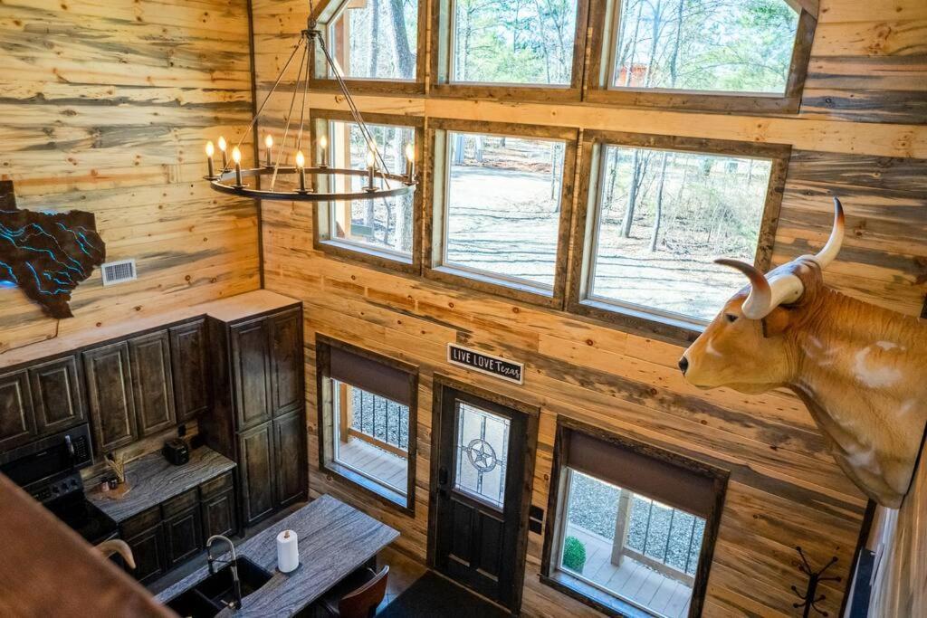 The Big Tex Luxury Cabin Is Epic Broken Bow Eksteriør billede