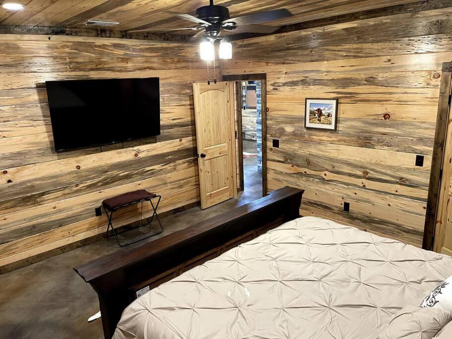 The Big Tex Luxury Cabin Is Epic Broken Bow Eksteriør billede