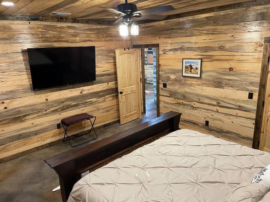 The Big Tex Luxury Cabin Is Epic Broken Bow Eksteriør billede
