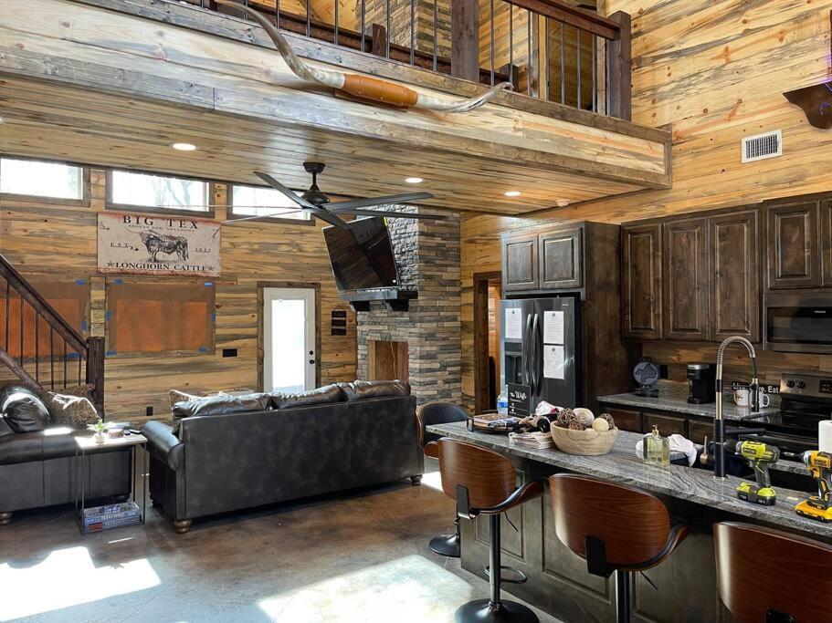The Big Tex Luxury Cabin Is Epic Broken Bow Eksteriør billede