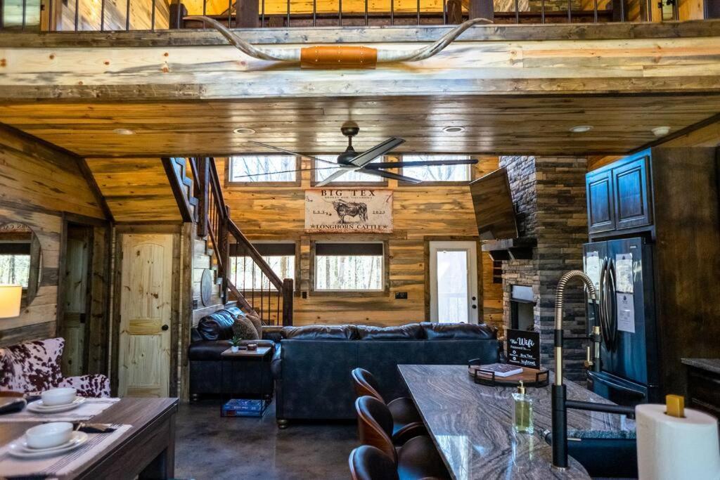 The Big Tex Luxury Cabin Is Epic Broken Bow Eksteriør billede